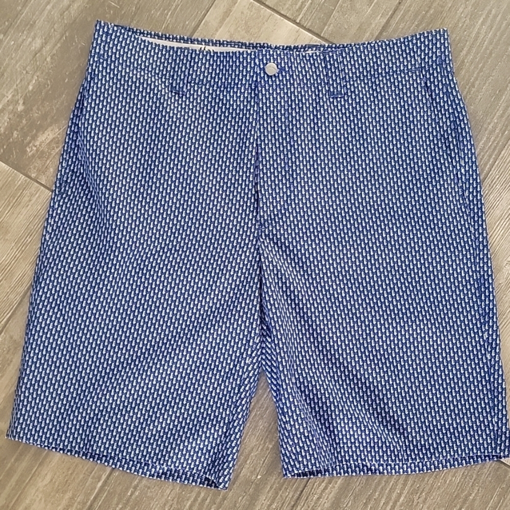 Never worn new  Sz 34 blue with print Callaway 4 way stretch golf shorts